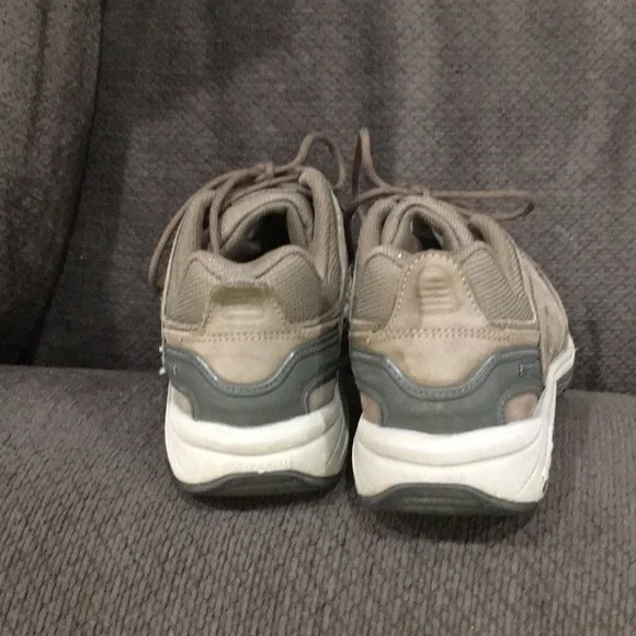 WATERPROOF New Balance Goretex shoes women 9 - Picture 6 of 15